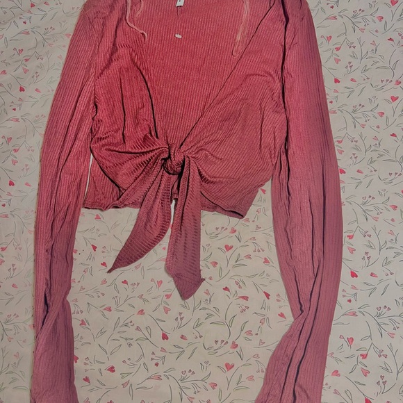 Red cross wrap crop top size medium - Picture 4 of 4